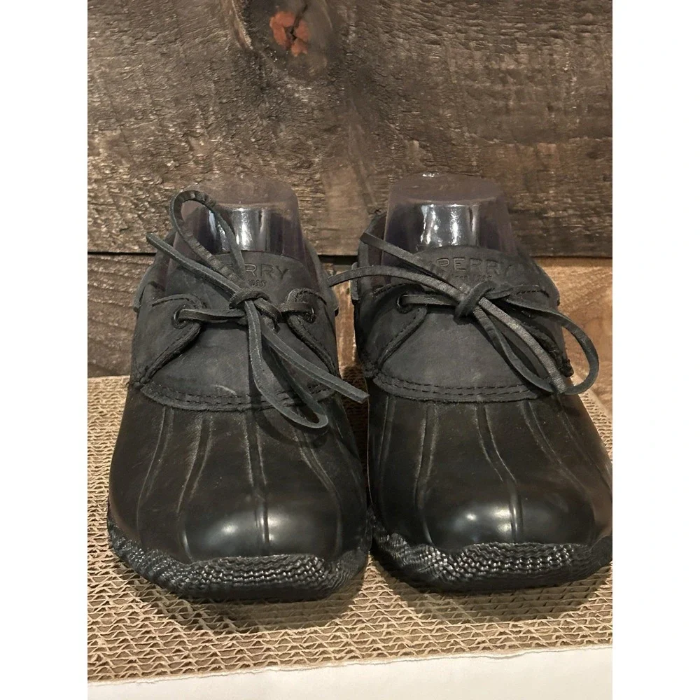 SPERRY WOMENS Black SALTWATER 1 EYE COZY DUCK BOOTS LOW SIZE 6‎